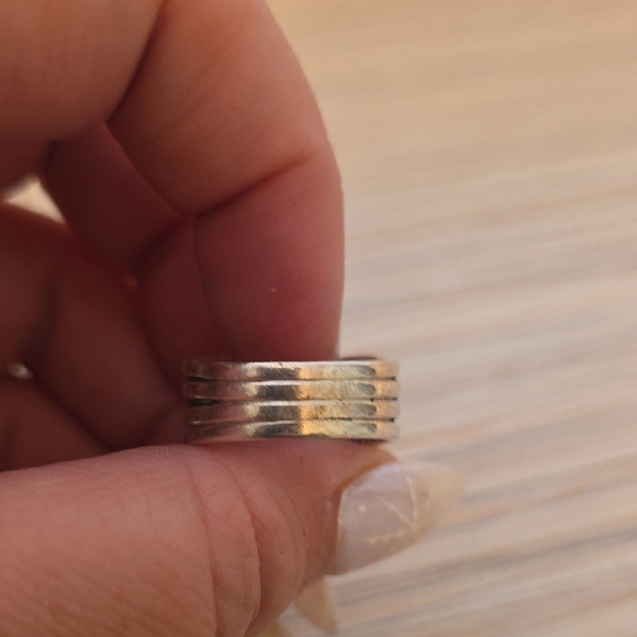 Elegant Silver Bow Ring - Picture 5 of 5